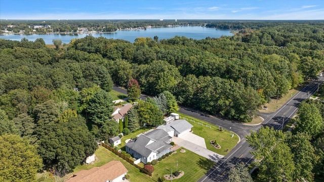 422 Randall Road, Norton Shores, MI 49441