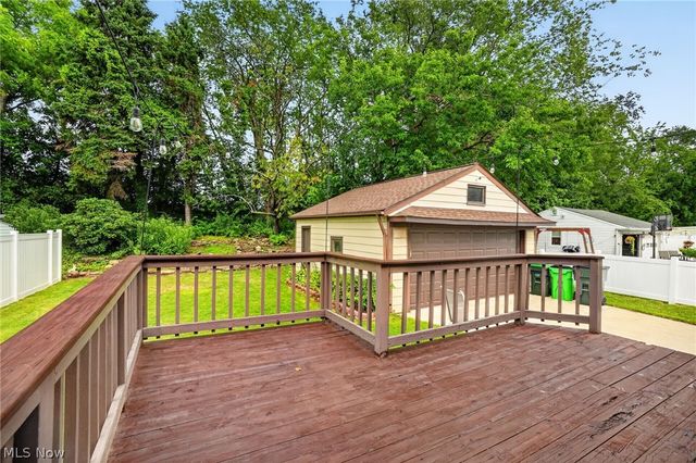 2239 Larchmont Drive, Wickliffe, OH 44092