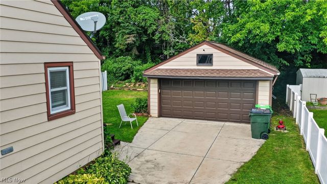 2239 Larchmont Drive, Wickliffe, OH 44092