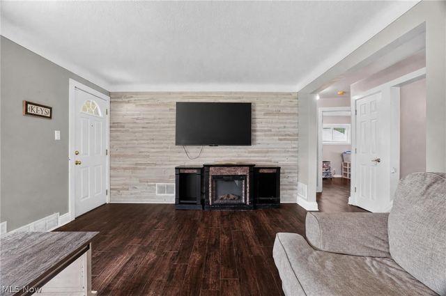 2239 Larchmont Drive, Wickliffe, OH 44092