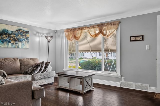 2239 Larchmont Drive, Wickliffe, OH 44092