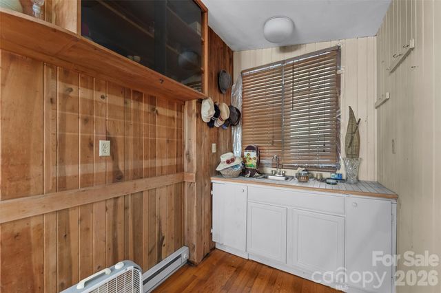 1717 Howard Moore Road, Hot Springs, NC 28743