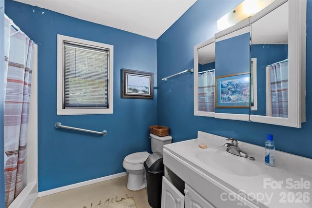 1717 Howard Moore Road, Hot Springs, NC 28743