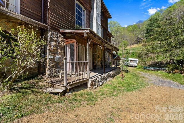 1717 Howard Moore Road, Hot Springs, NC 28743