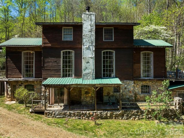 1717 Howard Moore Road, Hot Springs, NC 28743