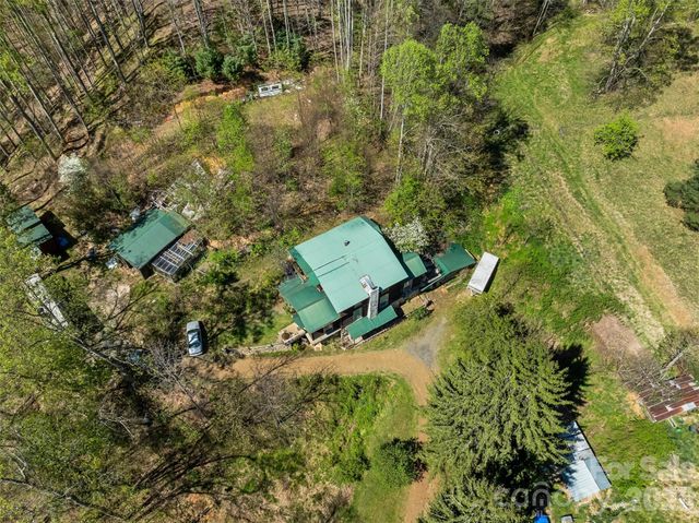 1717 Howard Moore Road, Hot Springs, NC 28743