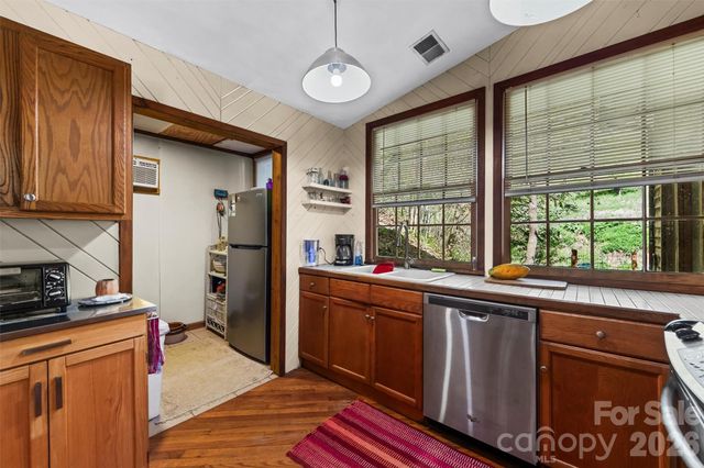 1717 Howard Moore Road, Hot Springs, NC 28743
