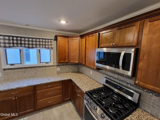 1180 Regent Street, Niskayuna, NY 12309