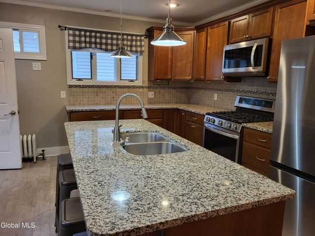 1180 Regent Street, Niskayuna, NY 12309