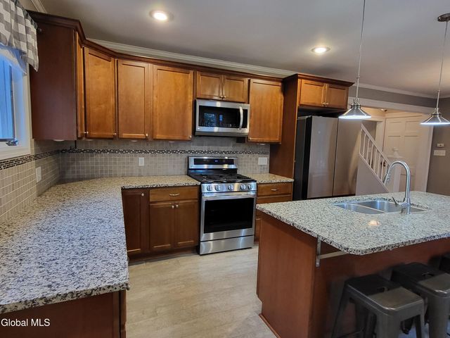 1180 Regent Street, Niskayuna, NY 12309