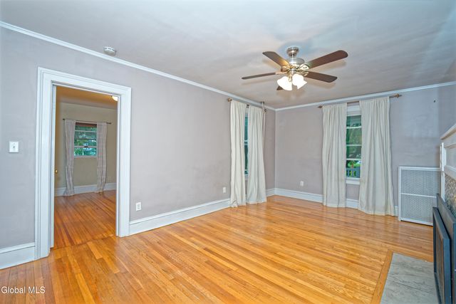 1180 Regent Street, Niskayuna, NY 12309