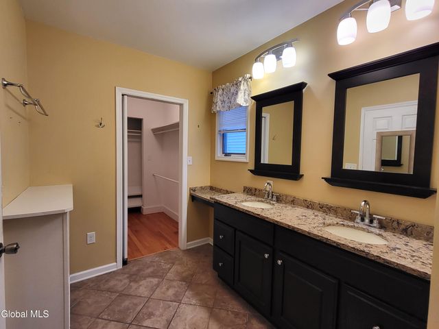 1180 Regent Street, Niskayuna, NY 12309