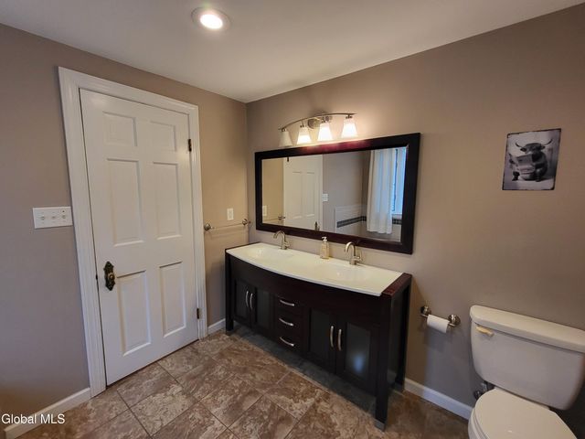 1180 Regent Street, Niskayuna, NY 12309