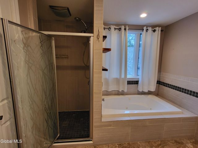 1180 Regent Street, Niskayuna, NY 12309