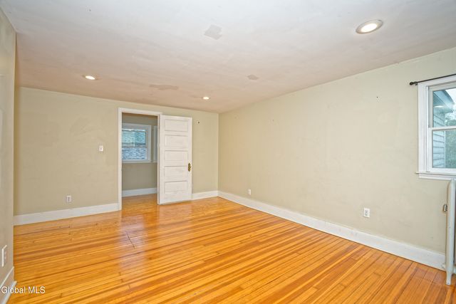 1180 Regent Street, Niskayuna, NY 12309