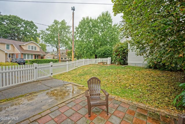 1180 Regent Street, Niskayuna, NY 12309