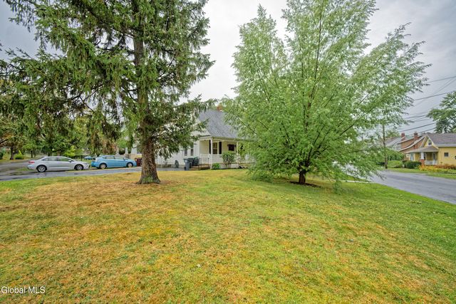 1180 Regent Street, Niskayuna, NY 12309