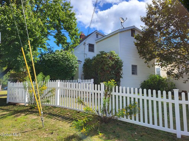 1180 Regent Street, Niskayuna, NY 12309
