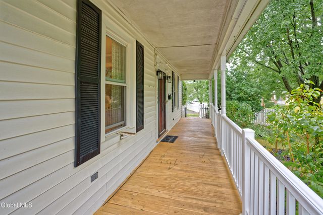 1180 Regent Street, Niskayuna, NY 12309