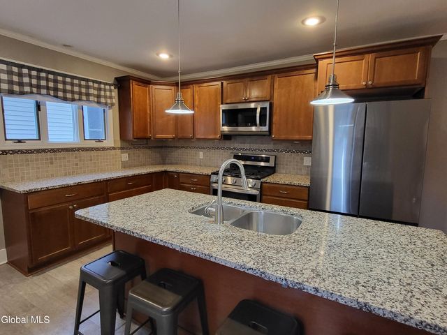 1180 Regent Street, Niskayuna, NY 12309