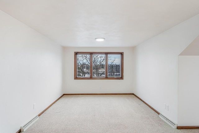 1721 W MAIN STREET, Little Chute, WI 54140