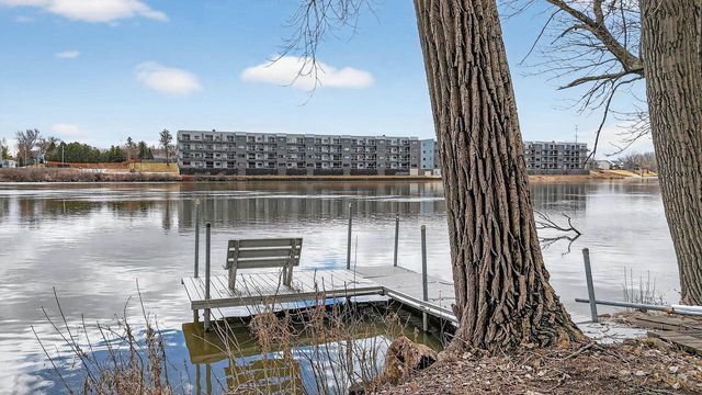 1721 W MAIN STREET, Little Chute, WI 54140
