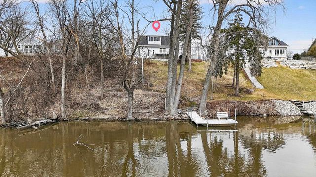 1721 W MAIN STREET, Little Chute, WI 54140
