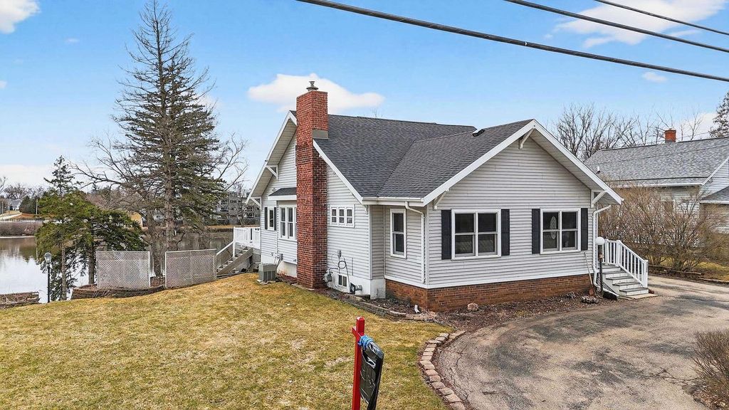 1721 W MAIN STREET, Little Chute, WI 54140