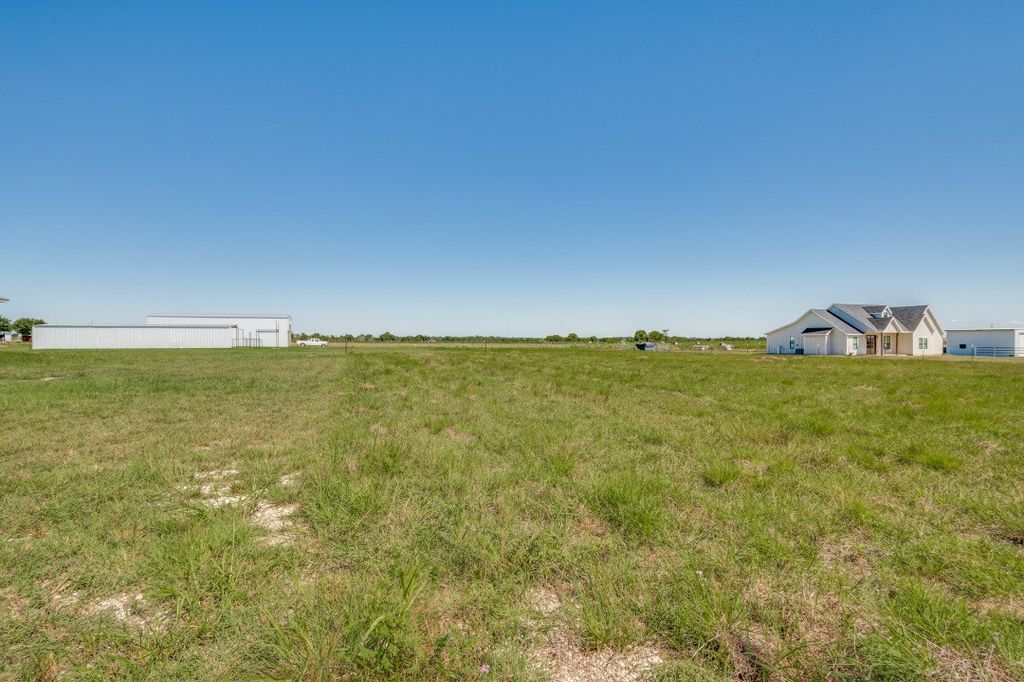 325 E Pecan Tree Road, Waxahachie, TX 75165
