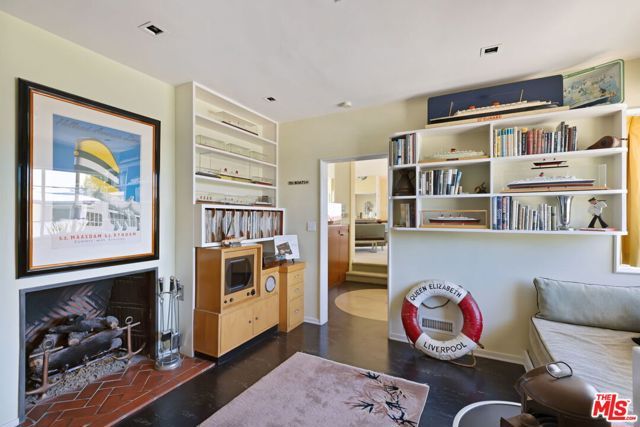 3814 Amesbury Road, Los Angeles, CA 90027