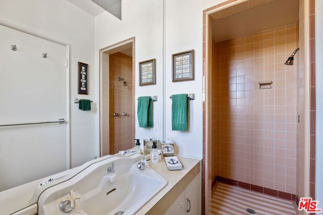 3814 Amesbury Road, Los Angeles, CA 90027