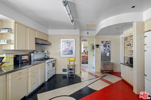 3814 Amesbury Road, Los Angeles, CA 90027