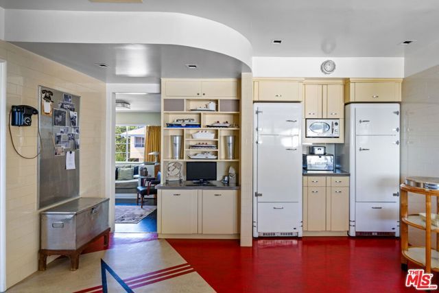 3814 Amesbury Road, Los Angeles, CA 90027