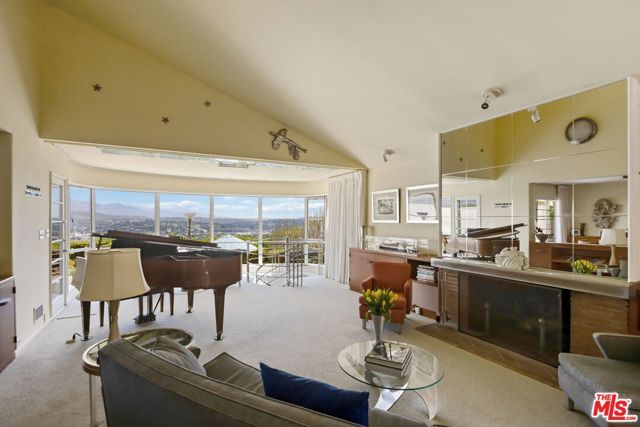 3814 Amesbury Road, Los Angeles, CA 90027