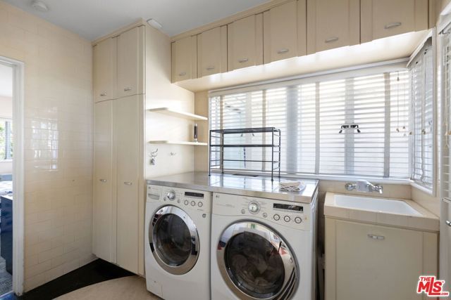 3814 Amesbury Road, Los Angeles, CA 90027