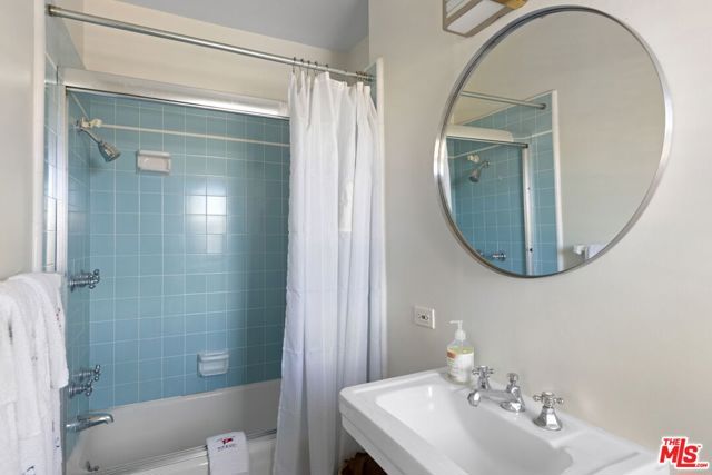 3814 Amesbury Road, Los Angeles, CA 90027