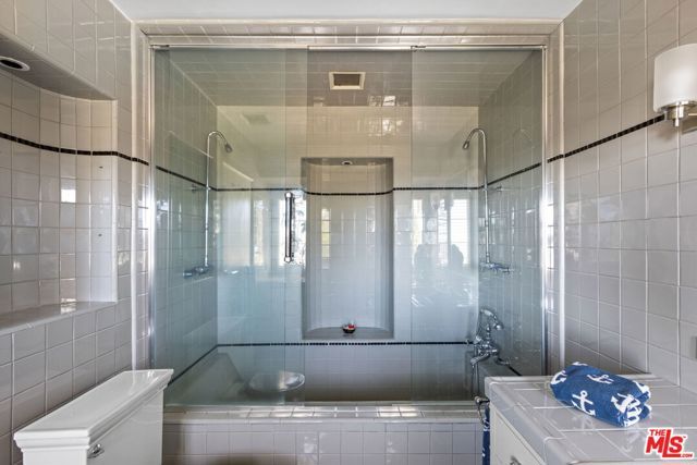 3814 Amesbury Road, Los Angeles, CA 90027