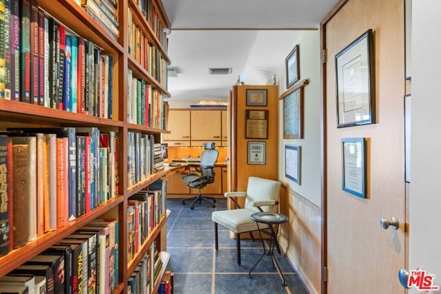 3814 Amesbury Road, Los Angeles, CA 90027