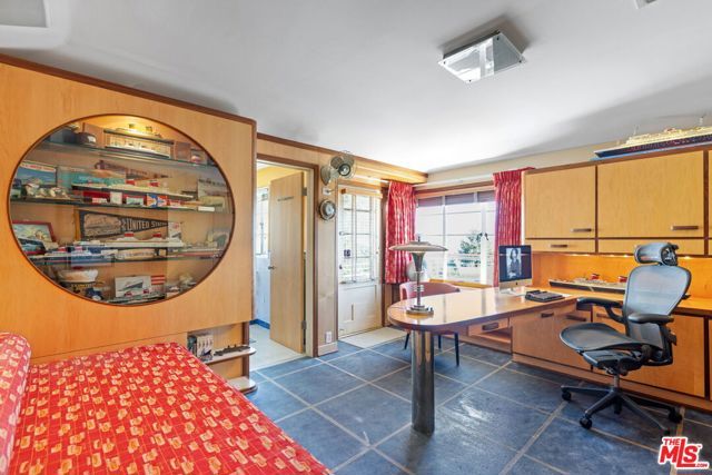 3814 Amesbury Road, Los Angeles, CA 90027