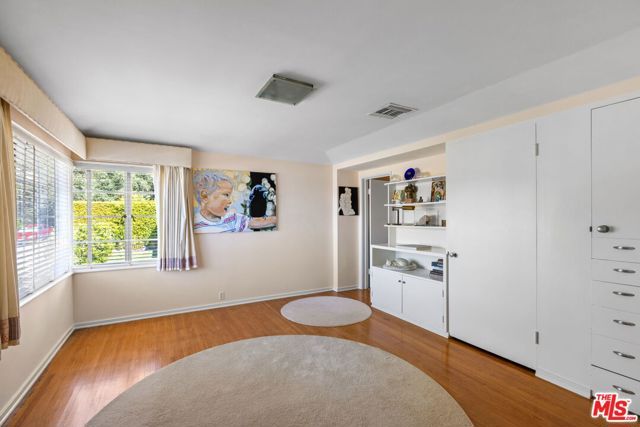 3814 Amesbury Road, Los Angeles, CA 90027