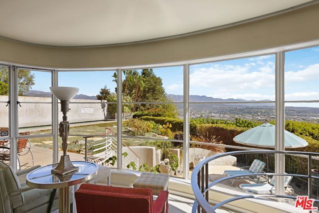 3814 Amesbury Road, Los Angeles, CA 90027