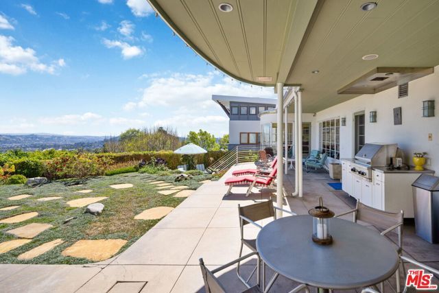 3814 Amesbury Road, Los Angeles, CA 90027