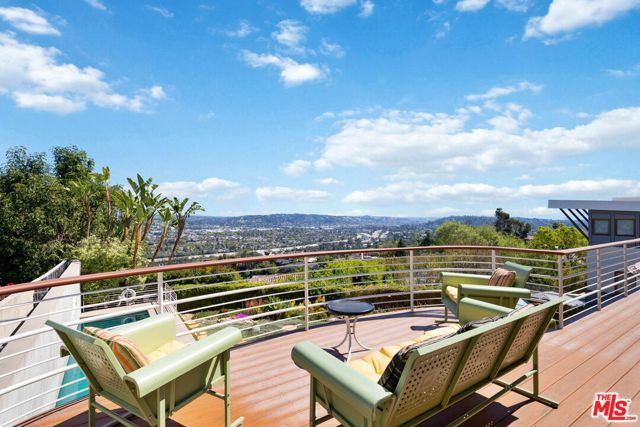 3814 Amesbury Road, Los Angeles, CA 90027