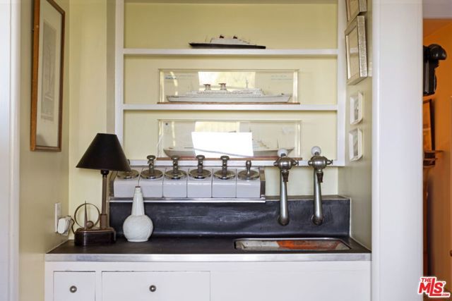 3814 Amesbury Road, Los Angeles, CA 90027