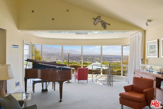 3814 Amesbury Road, Los Angeles, CA 90027