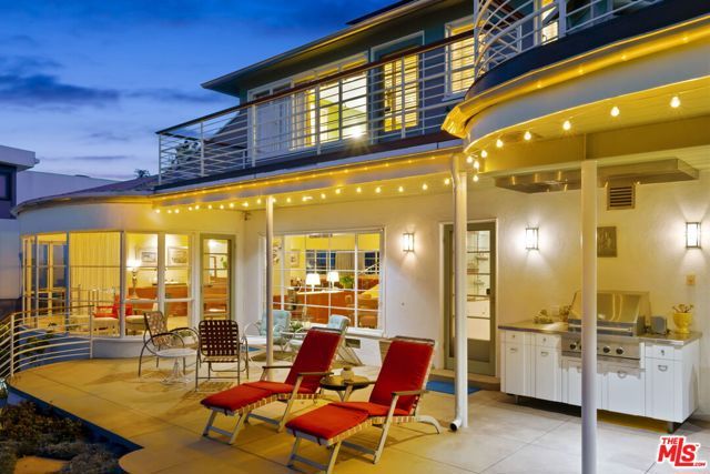 3814 Amesbury Road, Los Angeles, CA 90027