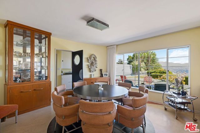 3814 Amesbury Road, Los Angeles, CA 90027