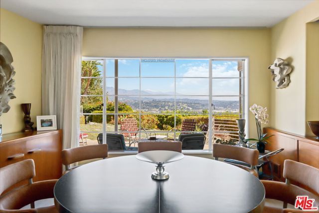 3814 Amesbury Road, Los Angeles, CA 90027