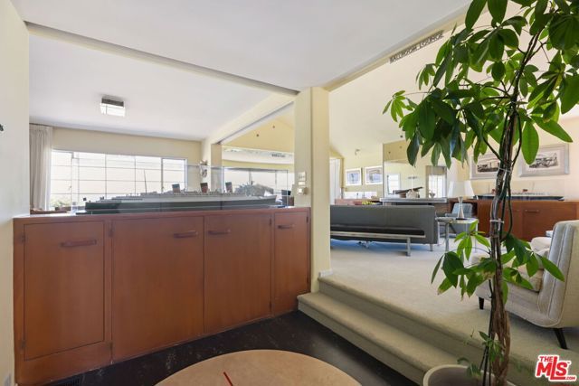 3814 Amesbury Road, Los Angeles, CA 90027