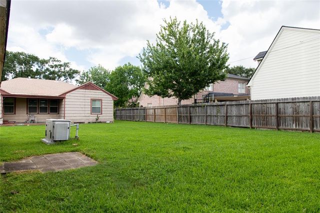3719 Bellefontaine Street, Houston, TX 77025